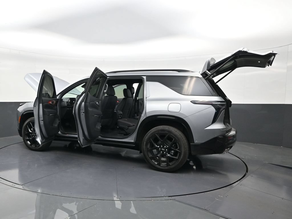 Used 2026 Chevrolet Traverse RS FWD image 32