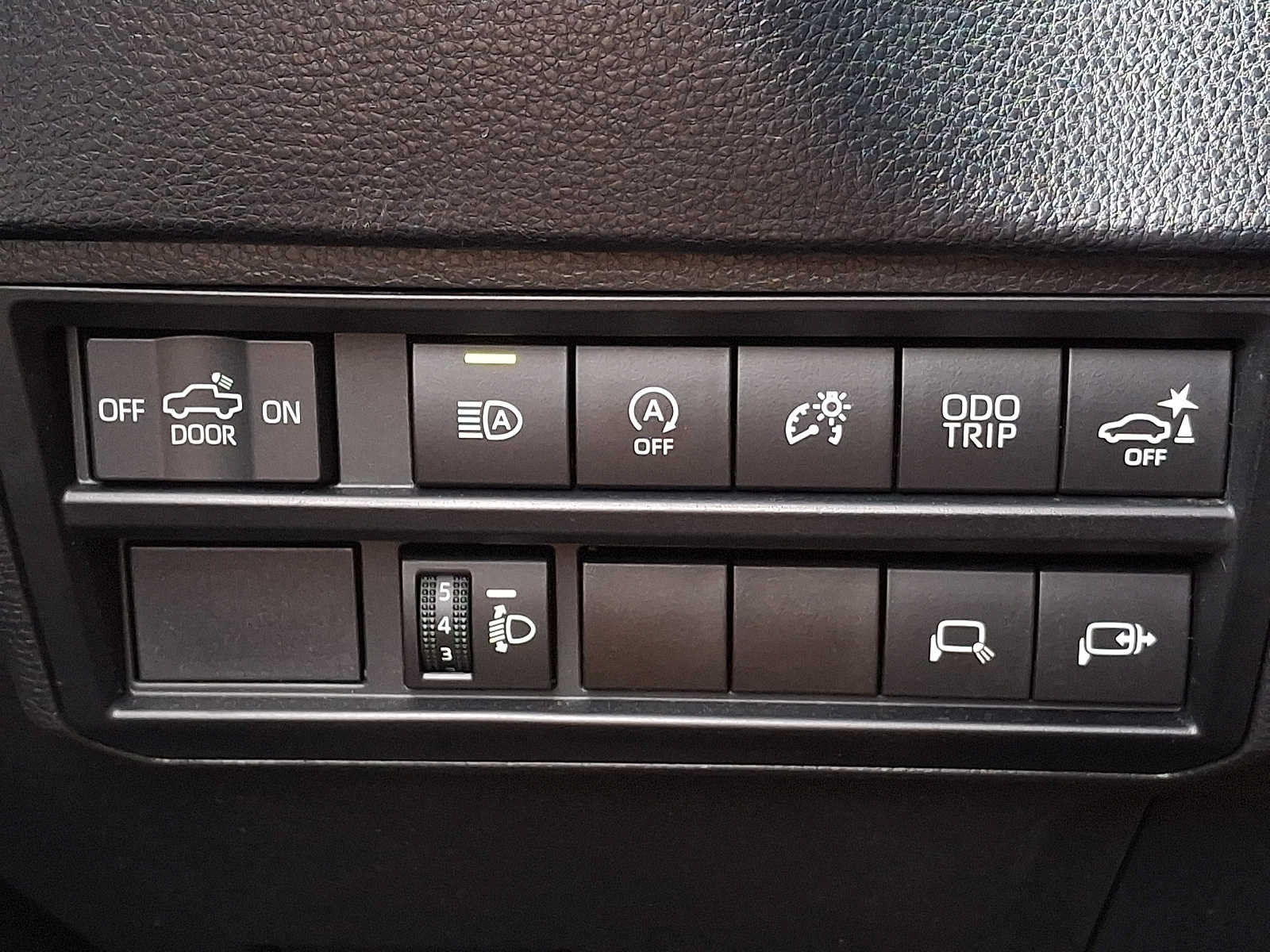 Used 2022 Toyota Tundra SR5 w/ SR5 Convenience Package AWD/4WD image 22