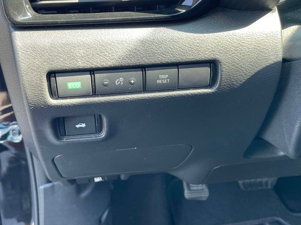 Used 2024 Nissan Sentra SV FWD image 19