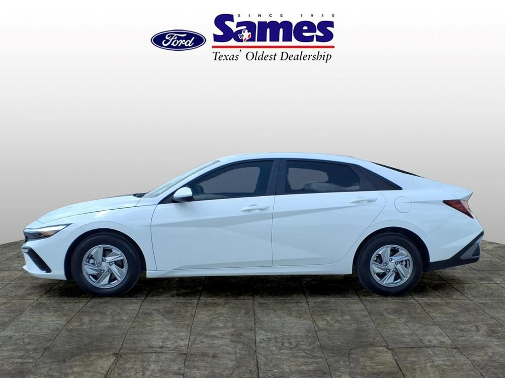 Used 2026 Hyundai Elantra SE FWD image 6