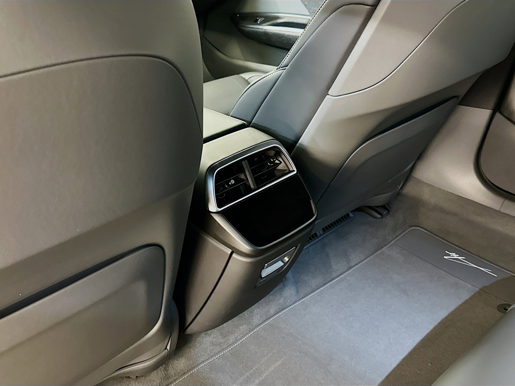 Used 2024 Lucid Air Touring image 28