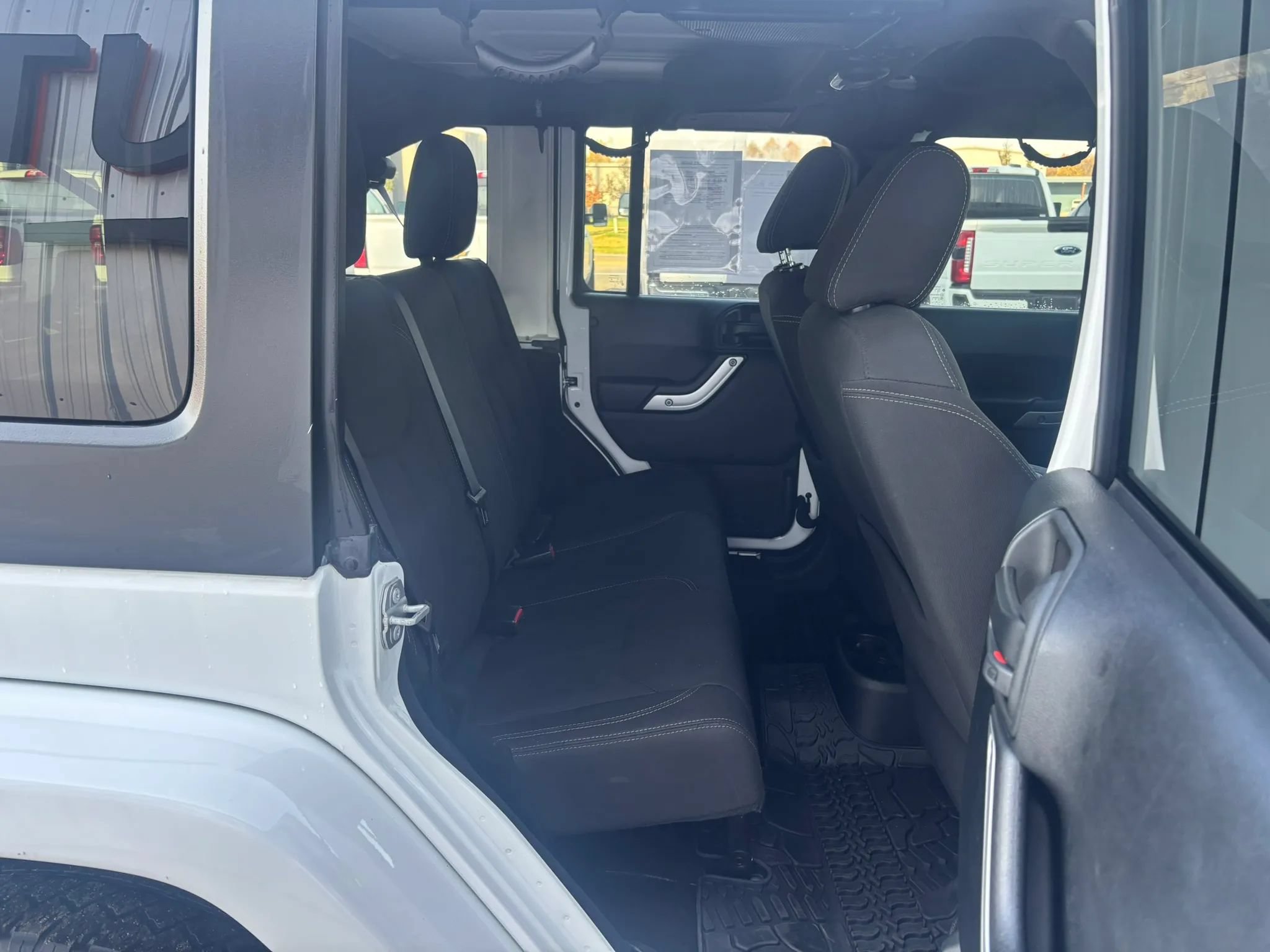Used 2017 Jeep Wrangler Unlimited Sahara w/ Max Tow Package AWD/4WD image 16