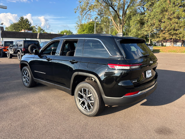 New 2027 Jeep Grand Cherokee Laredo X AWD/4WD image 4