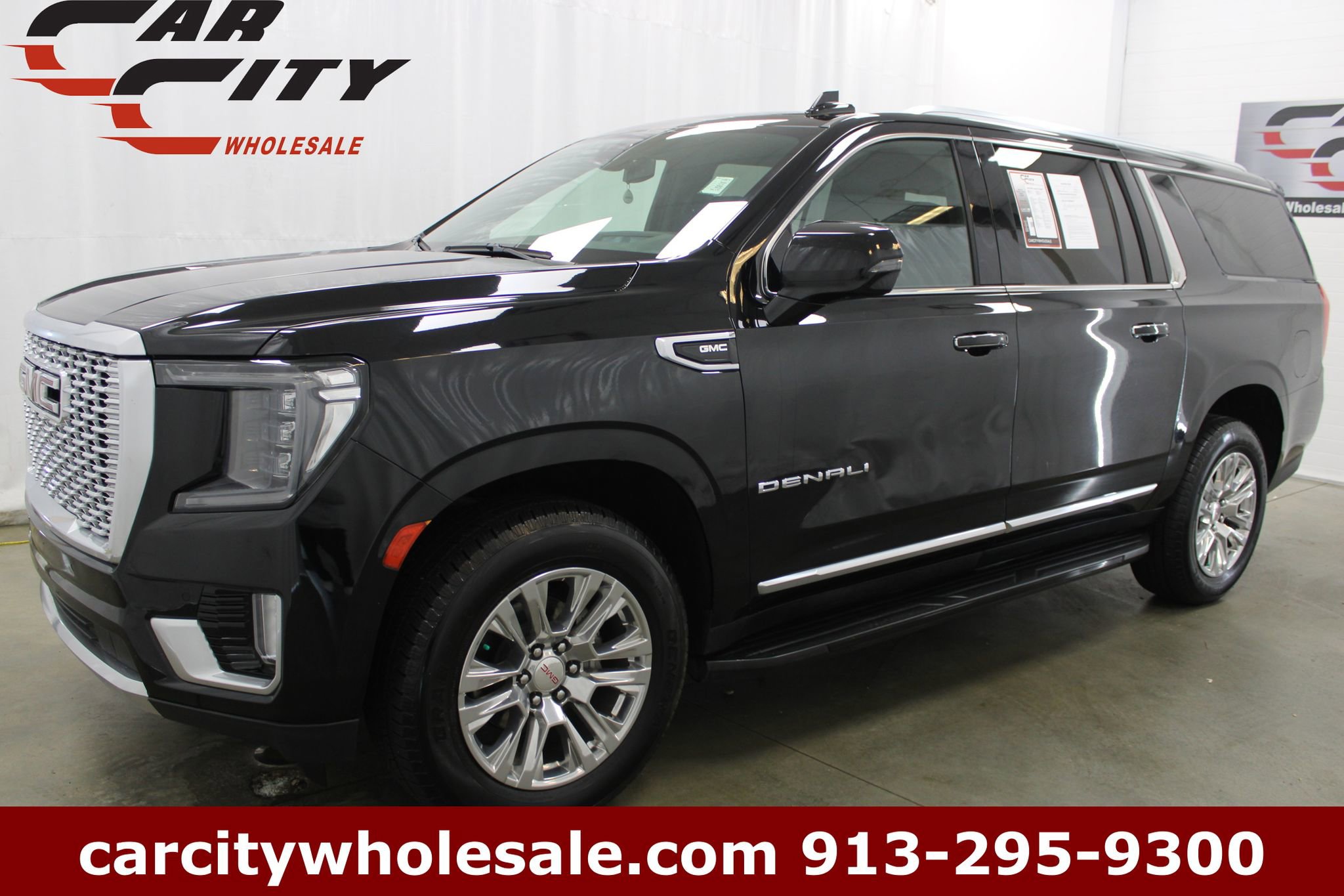 Used 2022 GMC Yukon XL Denali AWD/4WD image 1