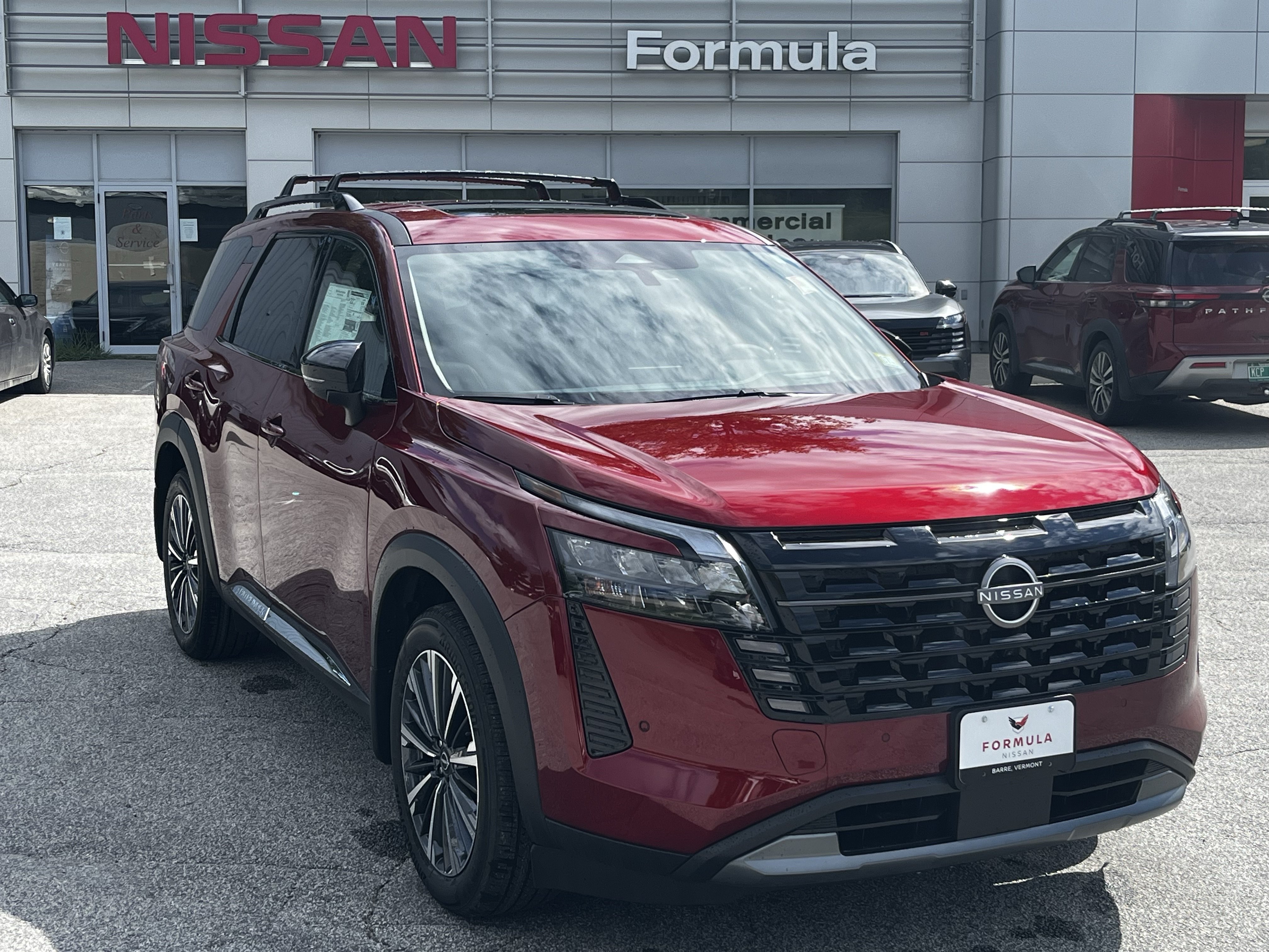 New 2026 Nissan Pathfinder Platinum w/ Accent Package AWD/4WD image 1