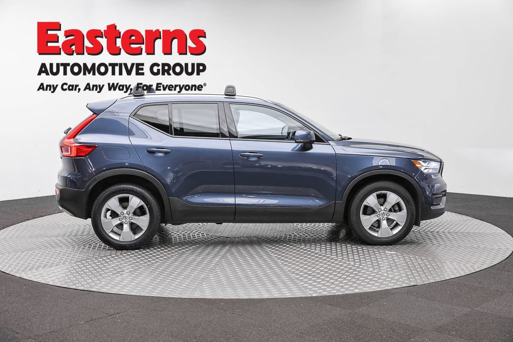 Used 2021 Volvo XC40 T5 Momentum AWD/4WD image 6