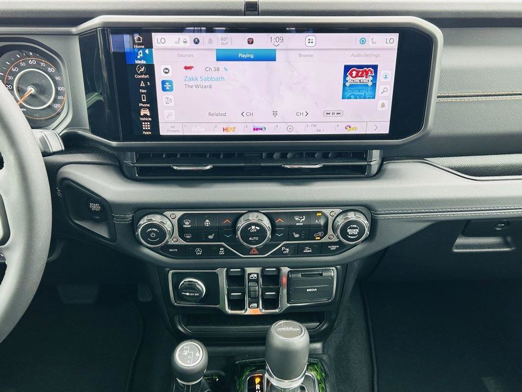 New 2025 Jeep Gladiator Sport w/ Premium Package image 22