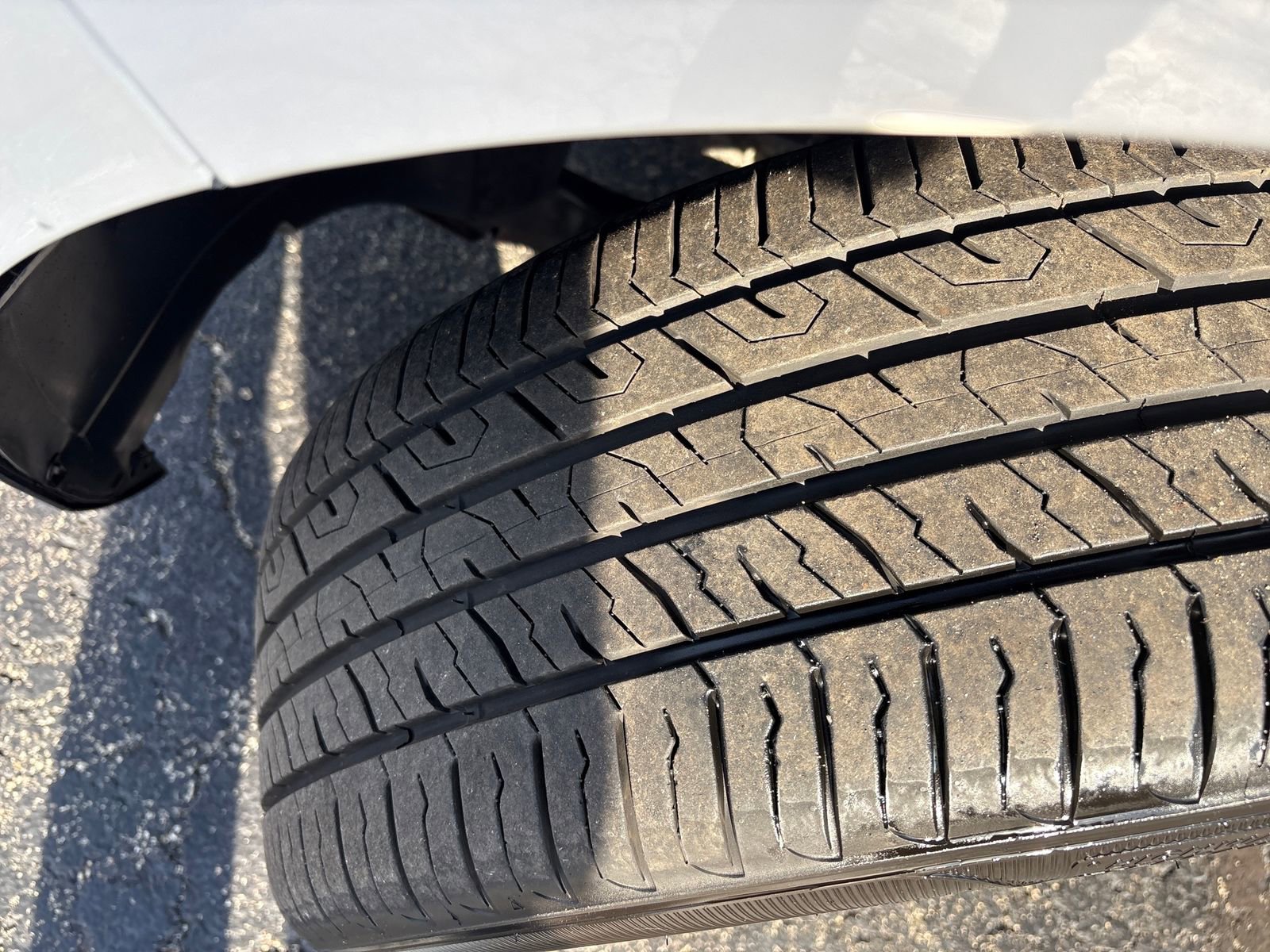 Used 2014 Ford Edge Limited w/ Equipment Group 301A AWD/4WD image 28