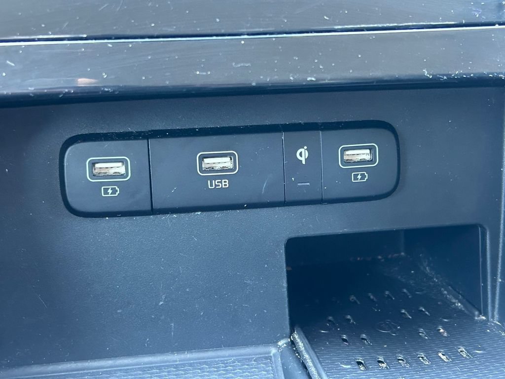 Used 2023 Kia Carnival EX FWD image 29