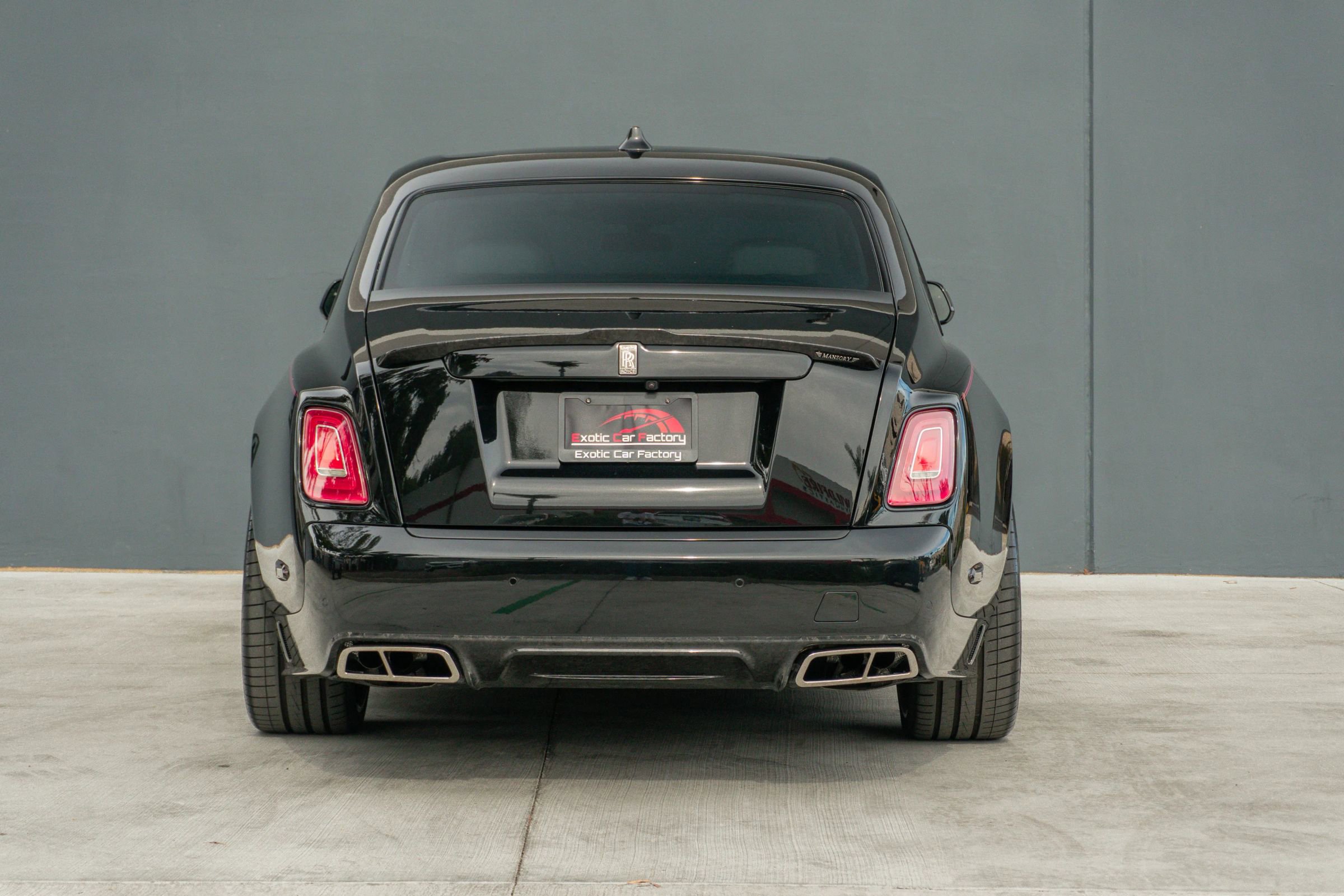 Used 2023 Rolls-Royce Phantom Sedan image 8