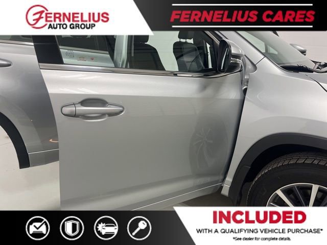 Used 2017 Toyota Highlander XLE w/ Carpet Mat Package AWD/4WD image 17
