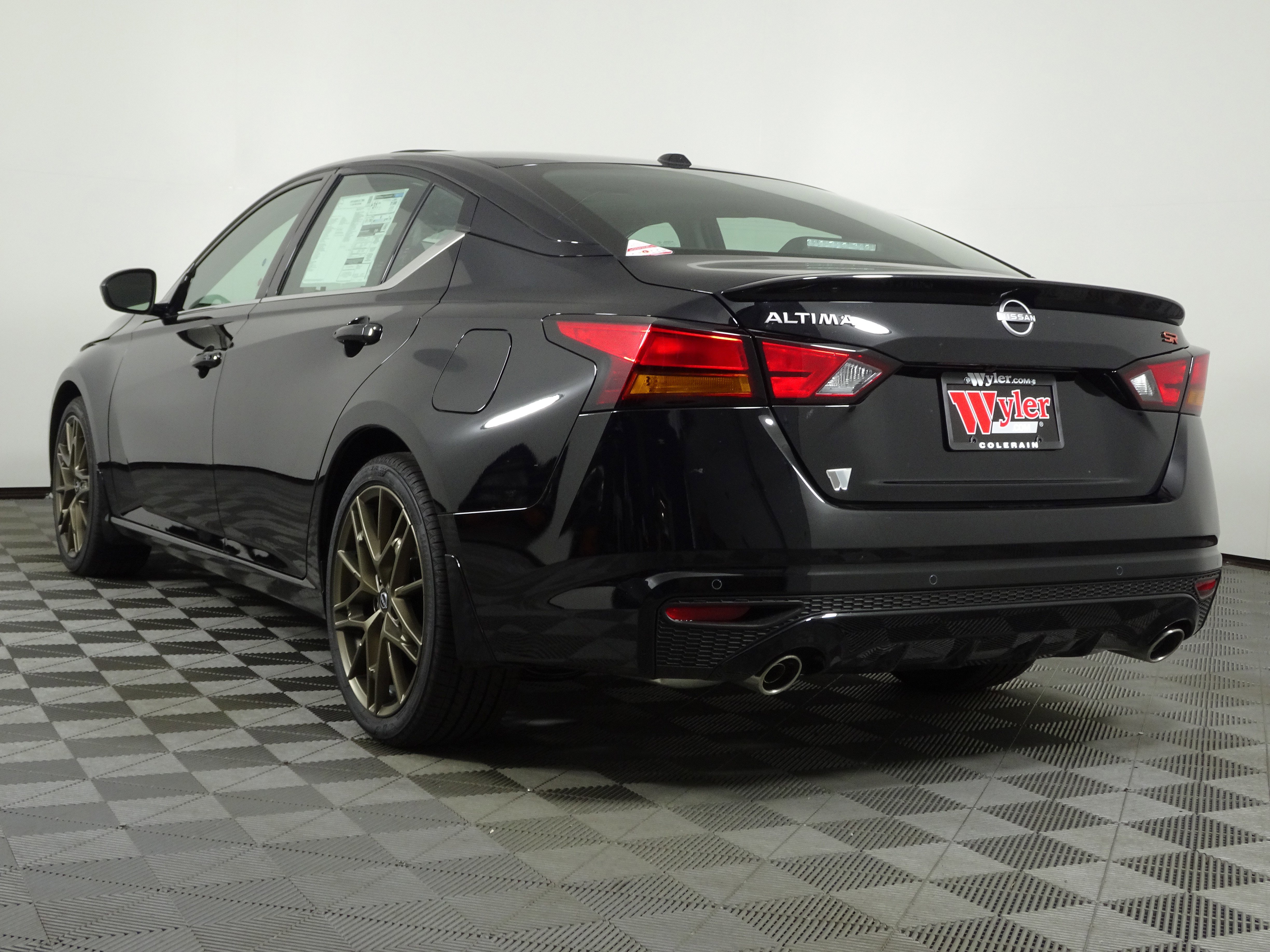 New 2025 Nissan Altima 2.5 SR w/ SR Premium Package image 16