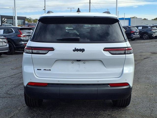 Used 2023 Jeep Grand Cherokee L Laredo image 5