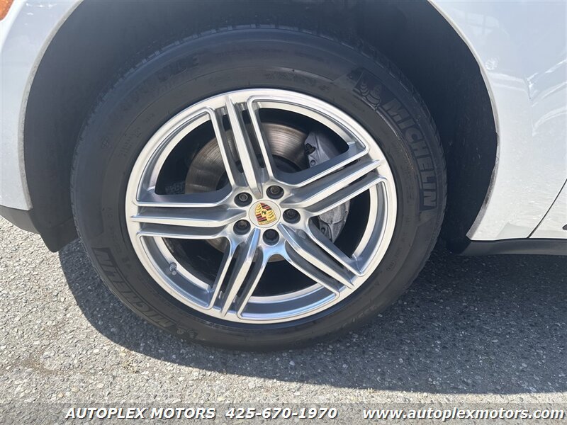 Used 2017 Porsche Macan AWD/4WD image 14