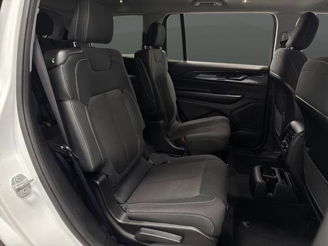 Used 2023 Jeep Grand Cherokee L Laredo image 27