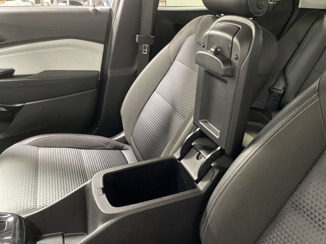 Certified 2025 Chevrolet Trax LT FWD image 21