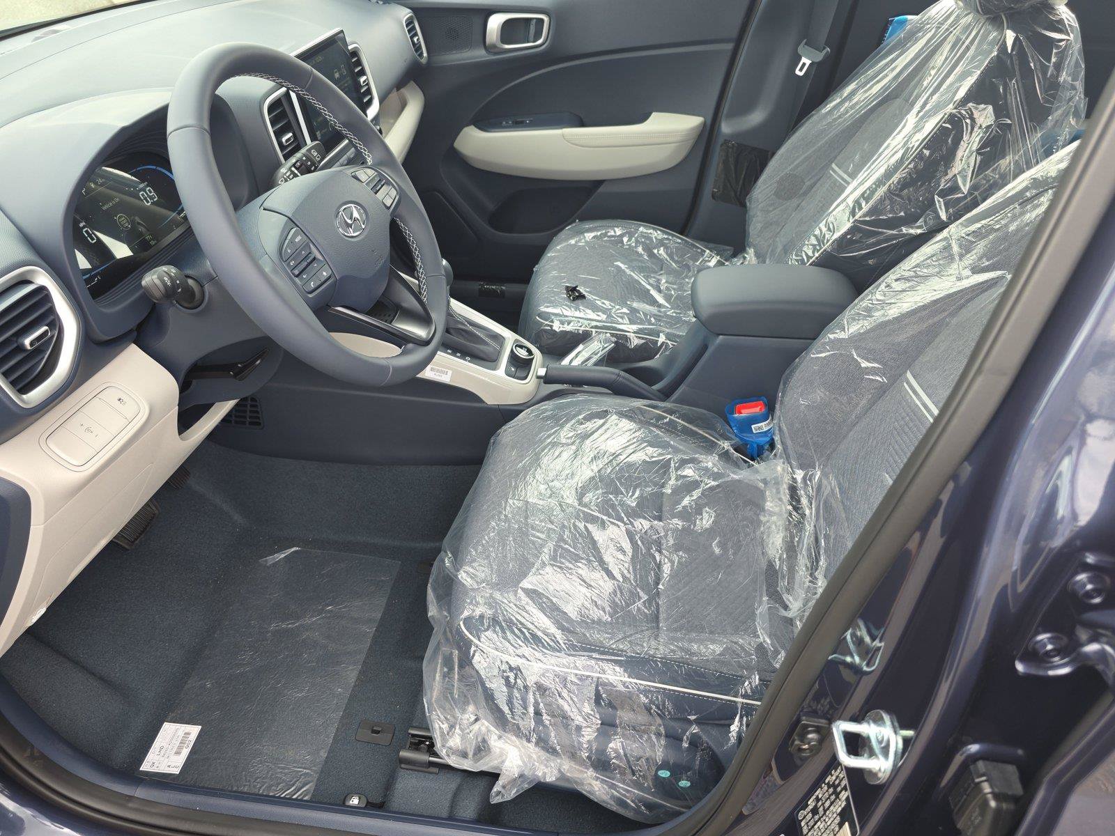 New 2026 Hyundai Venue SEL FWD image 3