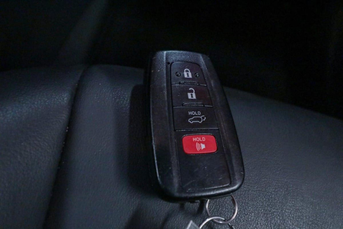 Used 2020 Toyota RAV4 XLE Premium FWD image 22
