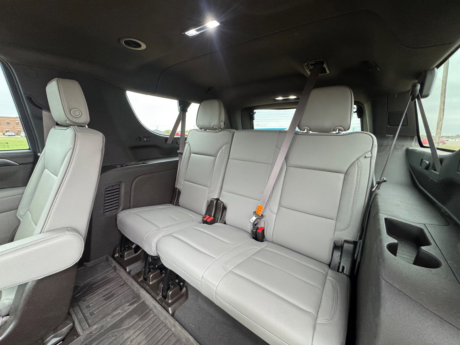 Used 2023 GMC Yukon XL SLT w/ SLT Luxury Package image 14