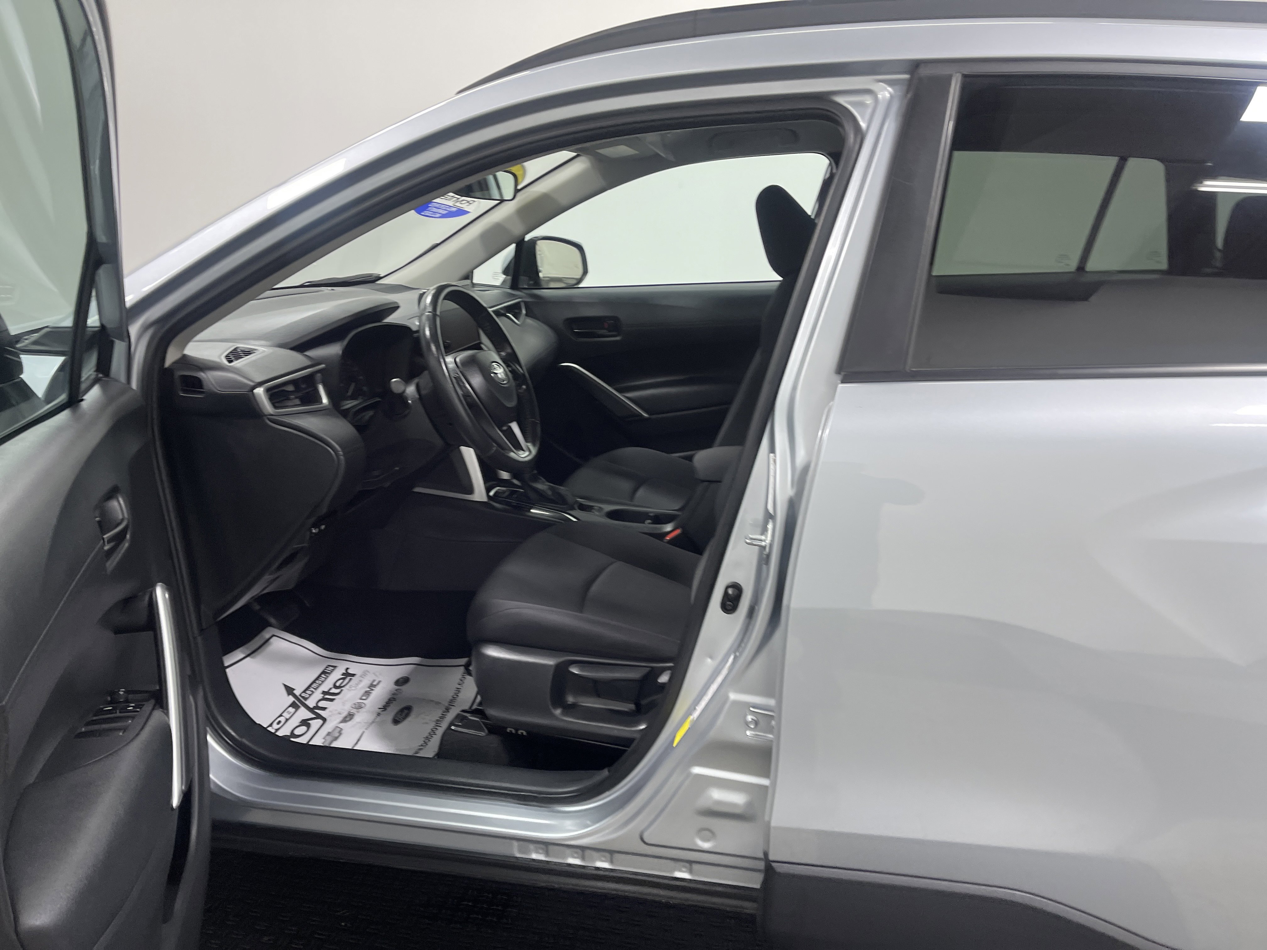 Used 2024 Toyota Corolla Cross LE image 9