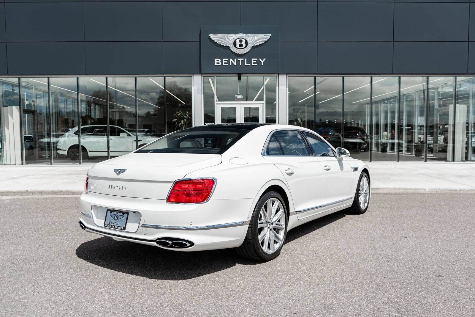 Certified 2023 Bentley Flying Spur V8 AWD/4WD image 3