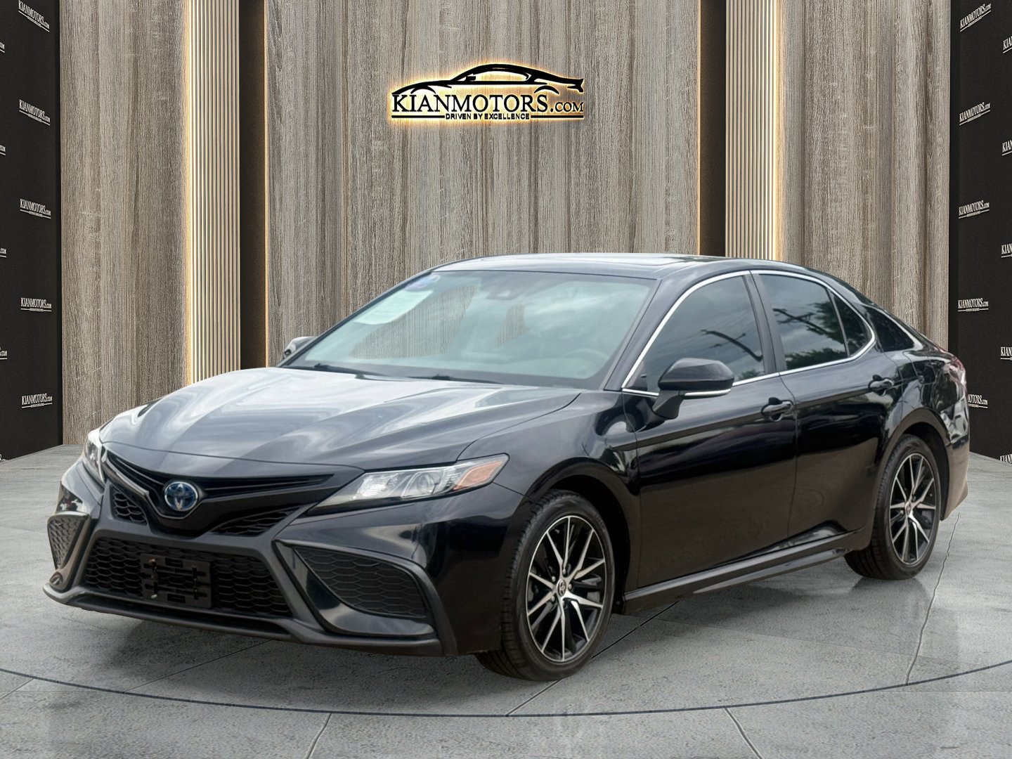 Used 2022 Toyota Camry SE w/ Audio Upgrade Package FWD image 3