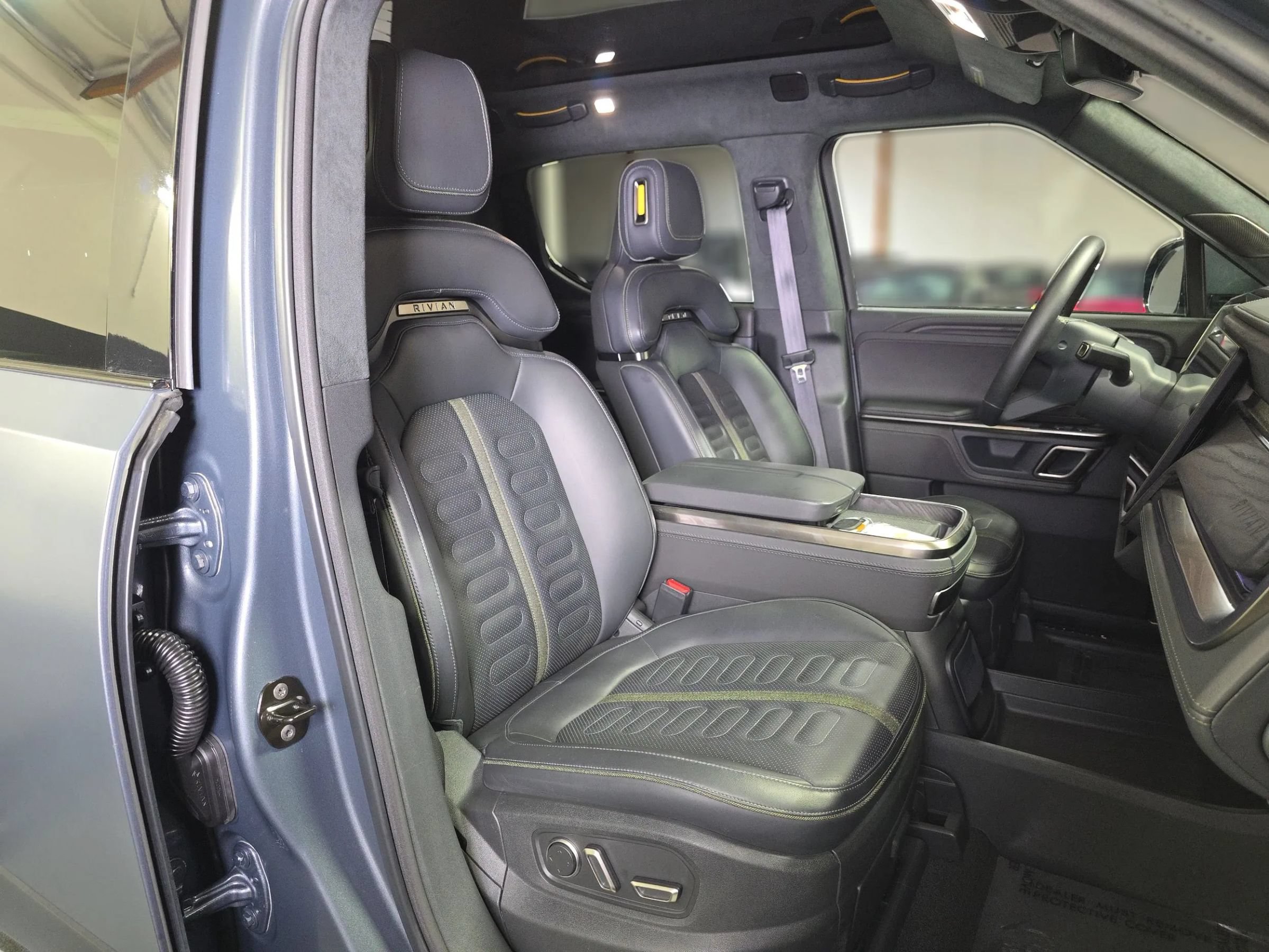 Used 2024 Rivian R1T Adventure AWD/4WD image 21