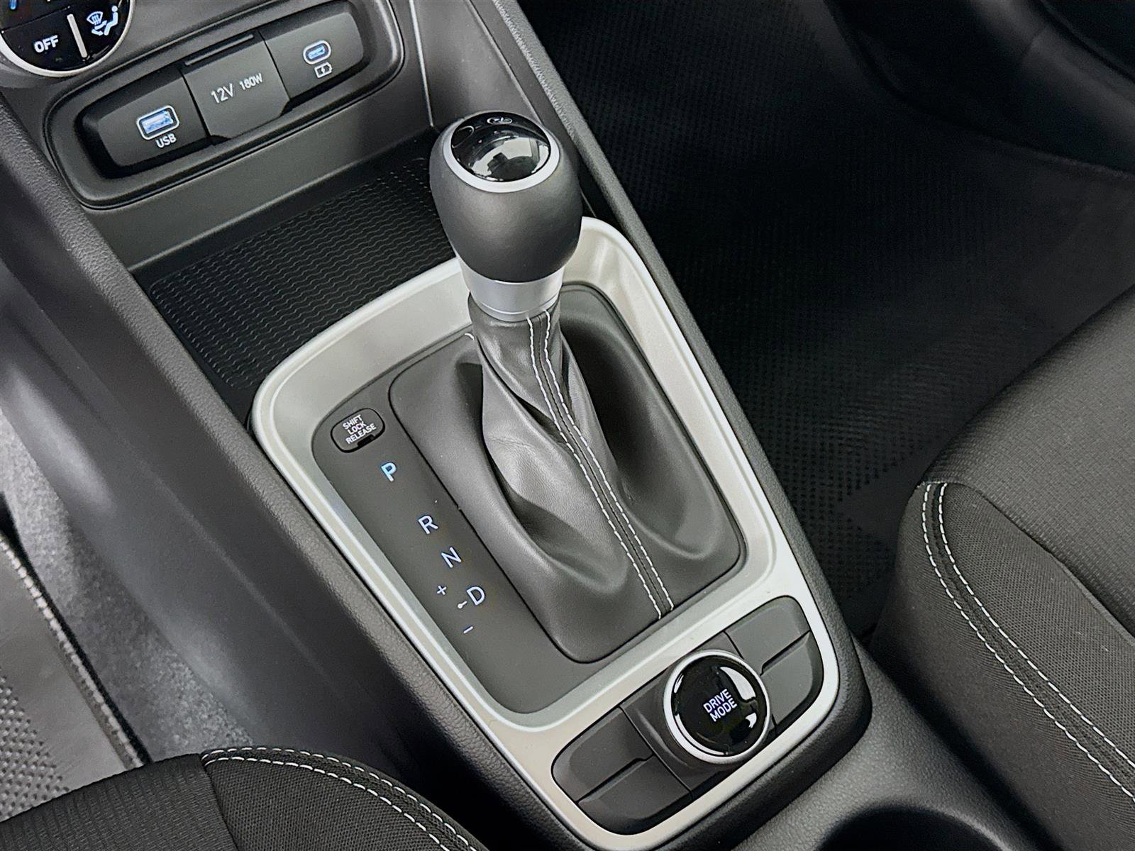 New 2025 Hyundai Venue SEL image 18