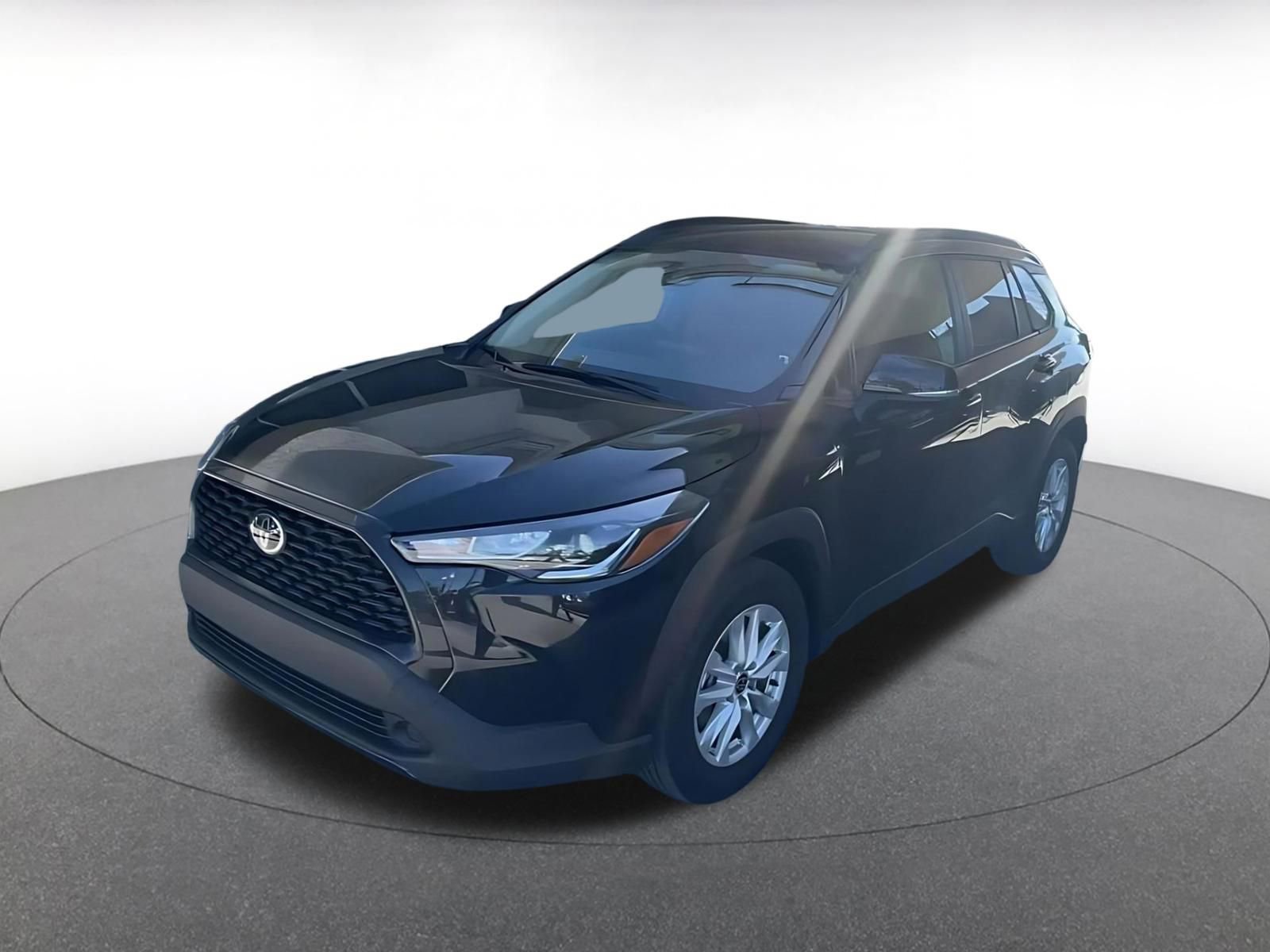 Used 2025 Toyota Corolla Cross LE FWD image 7