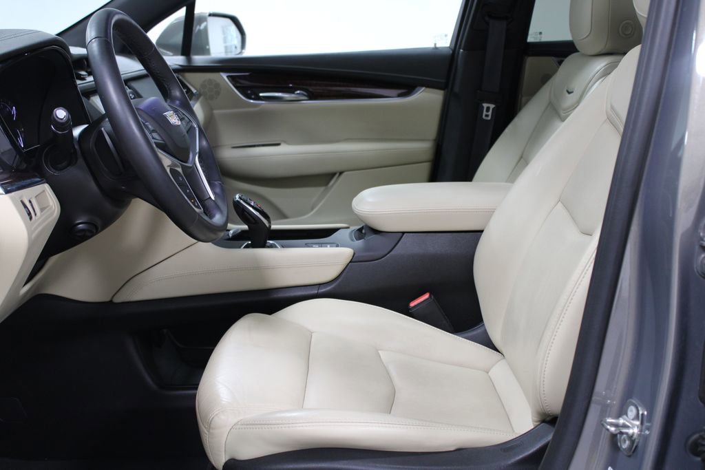 Used 2018 Cadillac XT5 Premium Luxury w/ Driver Assist Package image 18