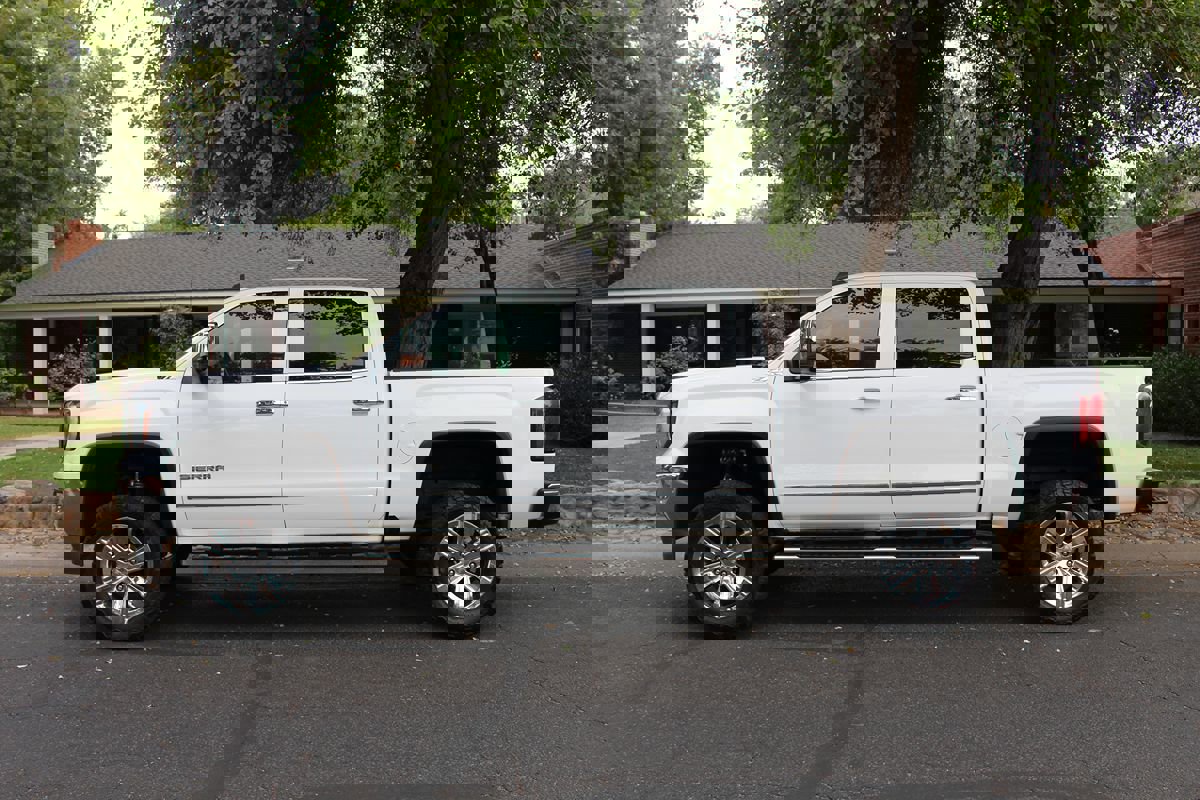 Used 2017 GMC Sierra 1500 SLT image 2