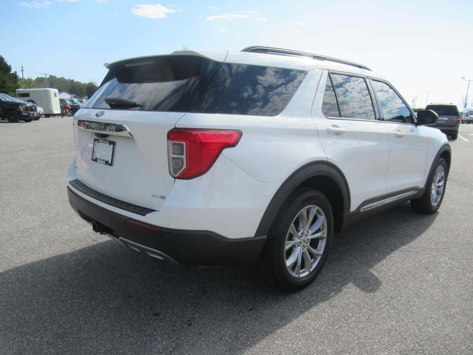 Used 2020 Ford Explorer XLT w/ Equipment Group 202A AWD/4WD image 5