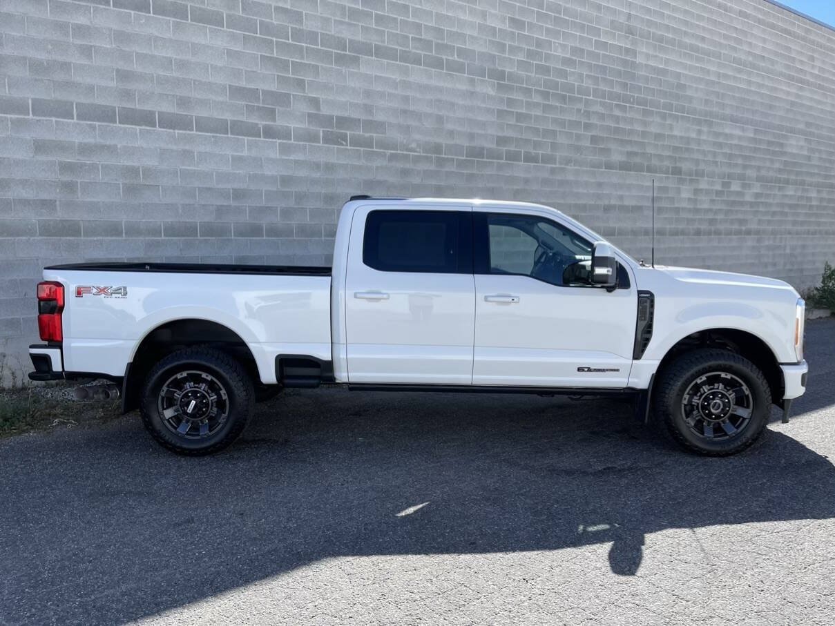 Used 2023 Ford F350 Lariat w/ Lariat Ultimate Package AWD/4WD image 4