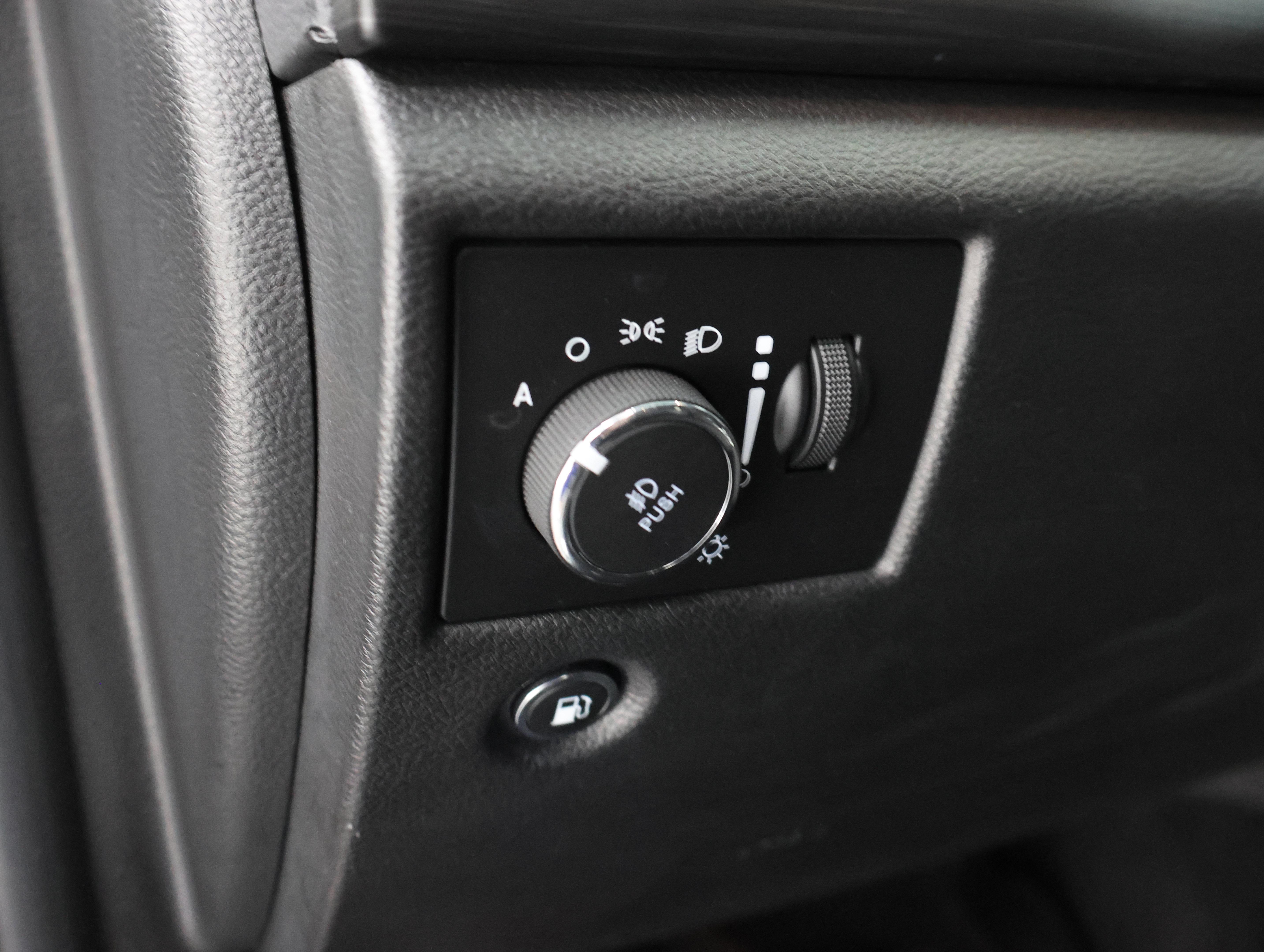 Used 2020 Jeep Grand Cherokee Altitude AWD/4WD image 42