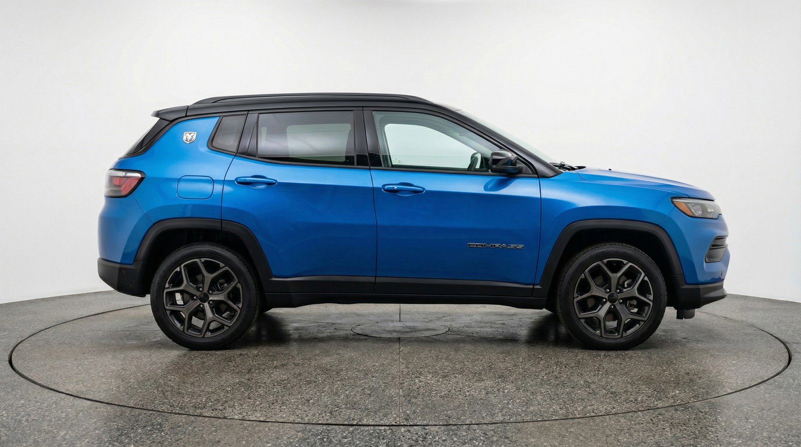 Used 2025 Jeep Compass Limited image 11