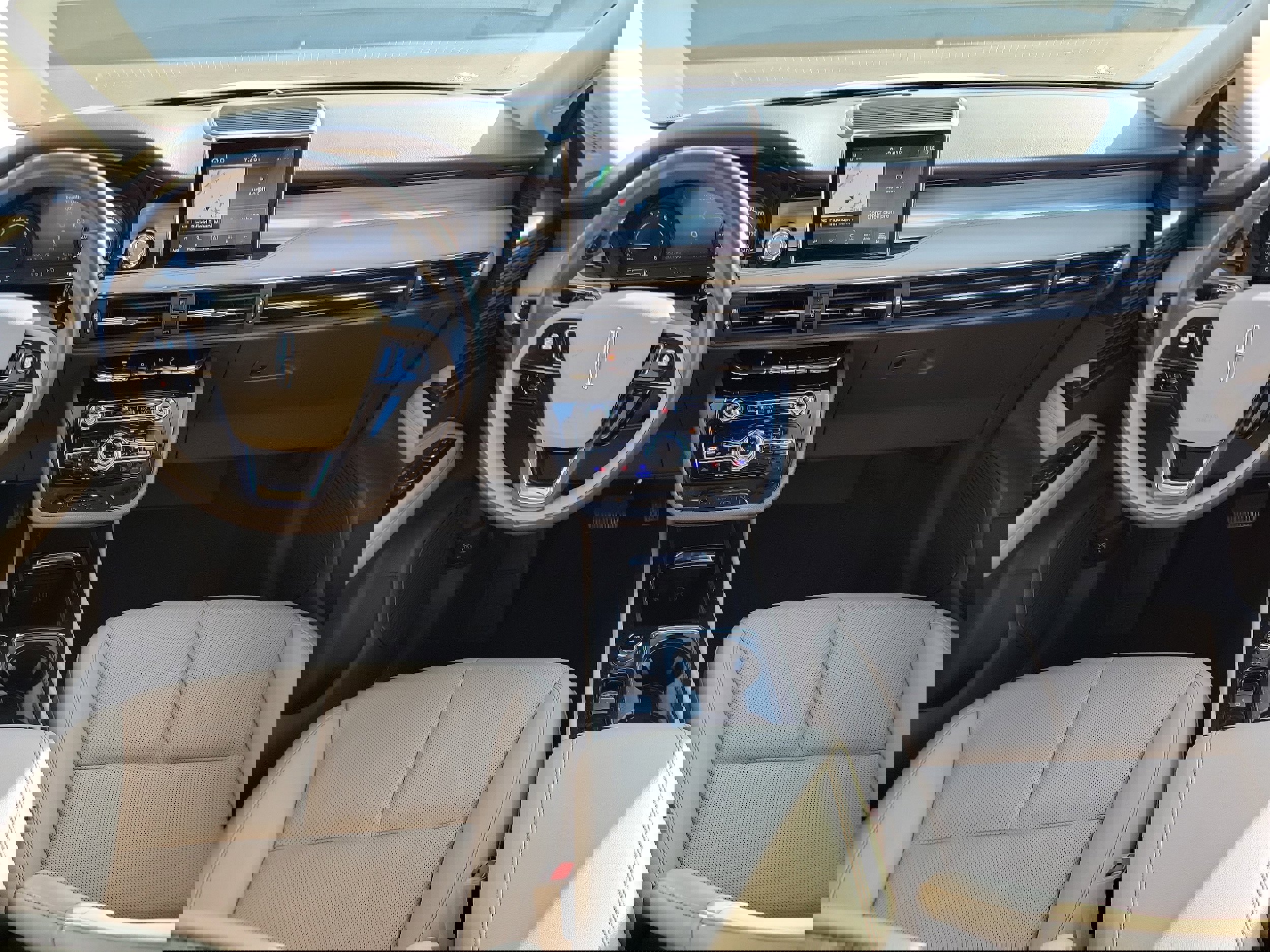 Used 2022 Lincoln Corsair AWD w/ Premium Package image 13