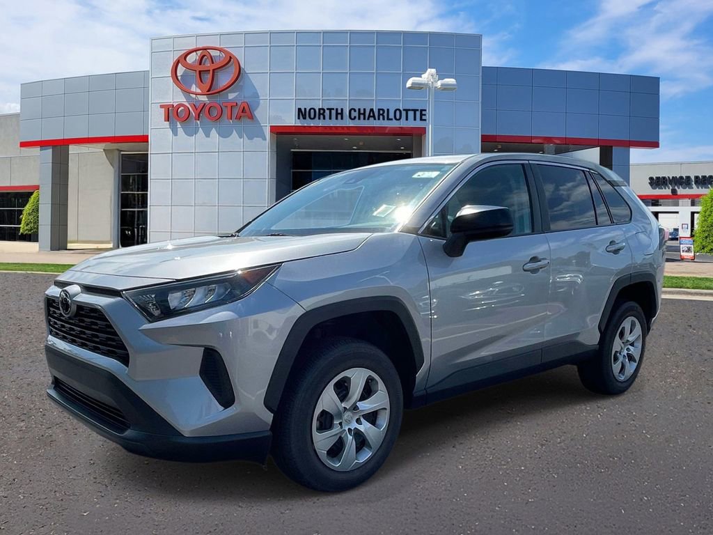 Used 2022 Toyota RAV4 LE FWD image 4