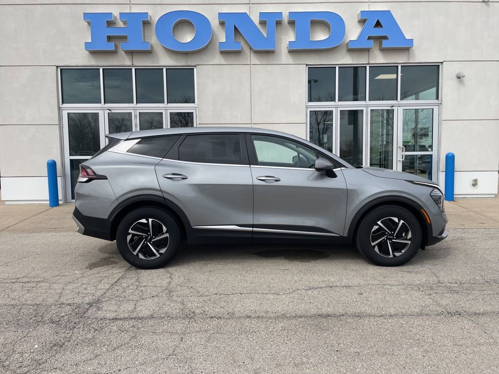 Used 2024 Kia Sportage LX FWD image 4