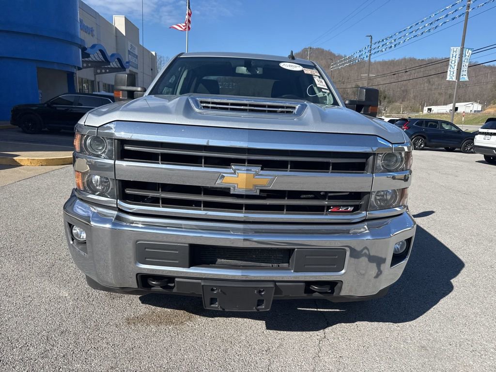 Used 2019 Chevrolet Silverado 2500 LT image 2