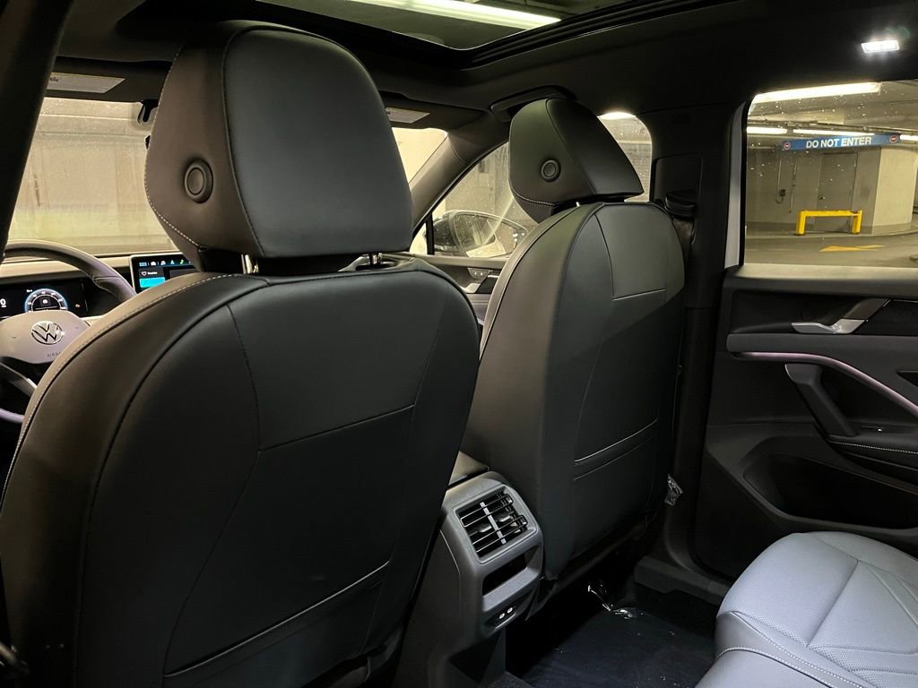 New 2025 Volkswagen Tiguan SE R-Line image 24