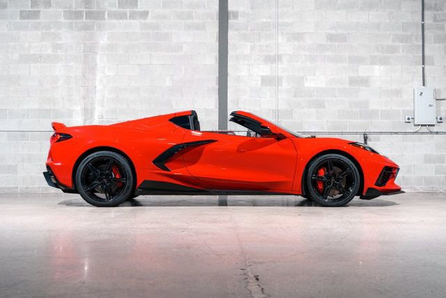 Used 2022 Chevrolet Corvette Stingray Premium Cpe w/ Z51 Performance Package image 2