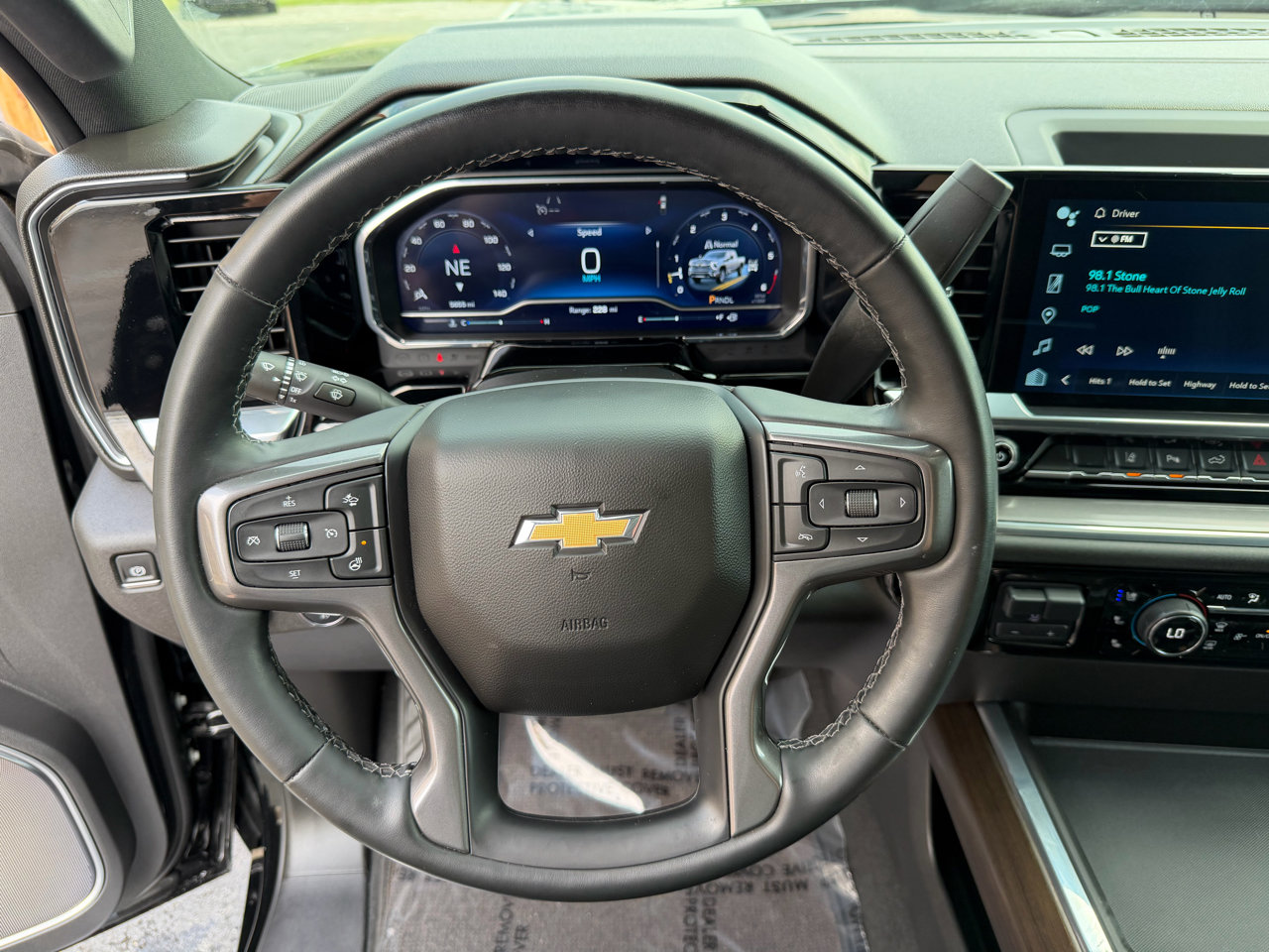 Used 2025 Chevrolet Silverado 2500 High Country w/ Technology Package image 28