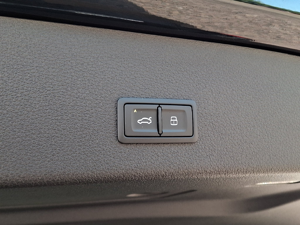 Used 2024 Audi Q8 e-tron Premium Plus AWD/4WD image 28