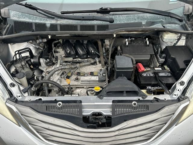 Used 2011 Toyota Sienna XLE image 31