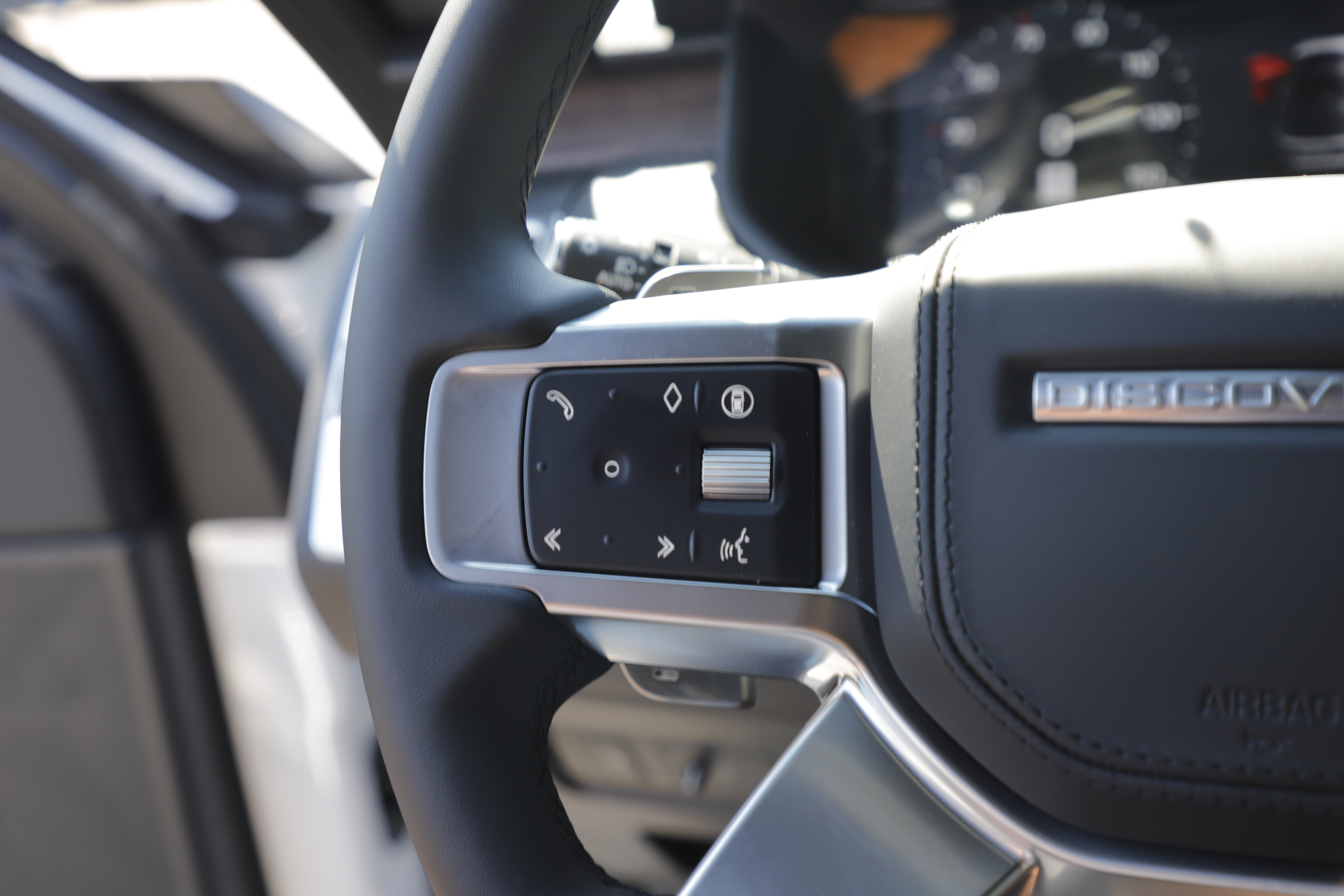 New 2026 Land Rover Discovery Dynamic SE AWD/4WD image 24