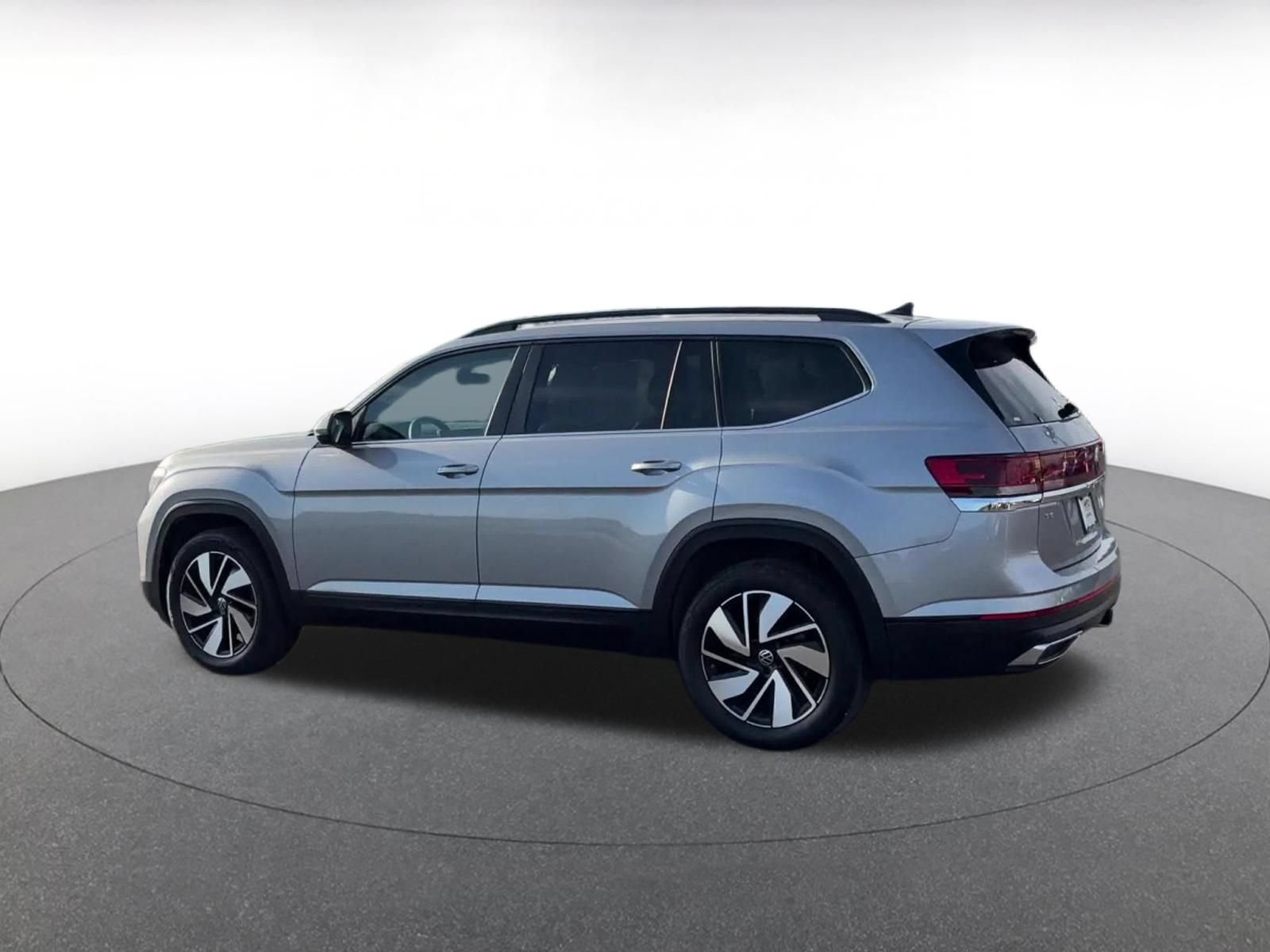 Used 2026 Volkswagen Atlas SE FWD image 9