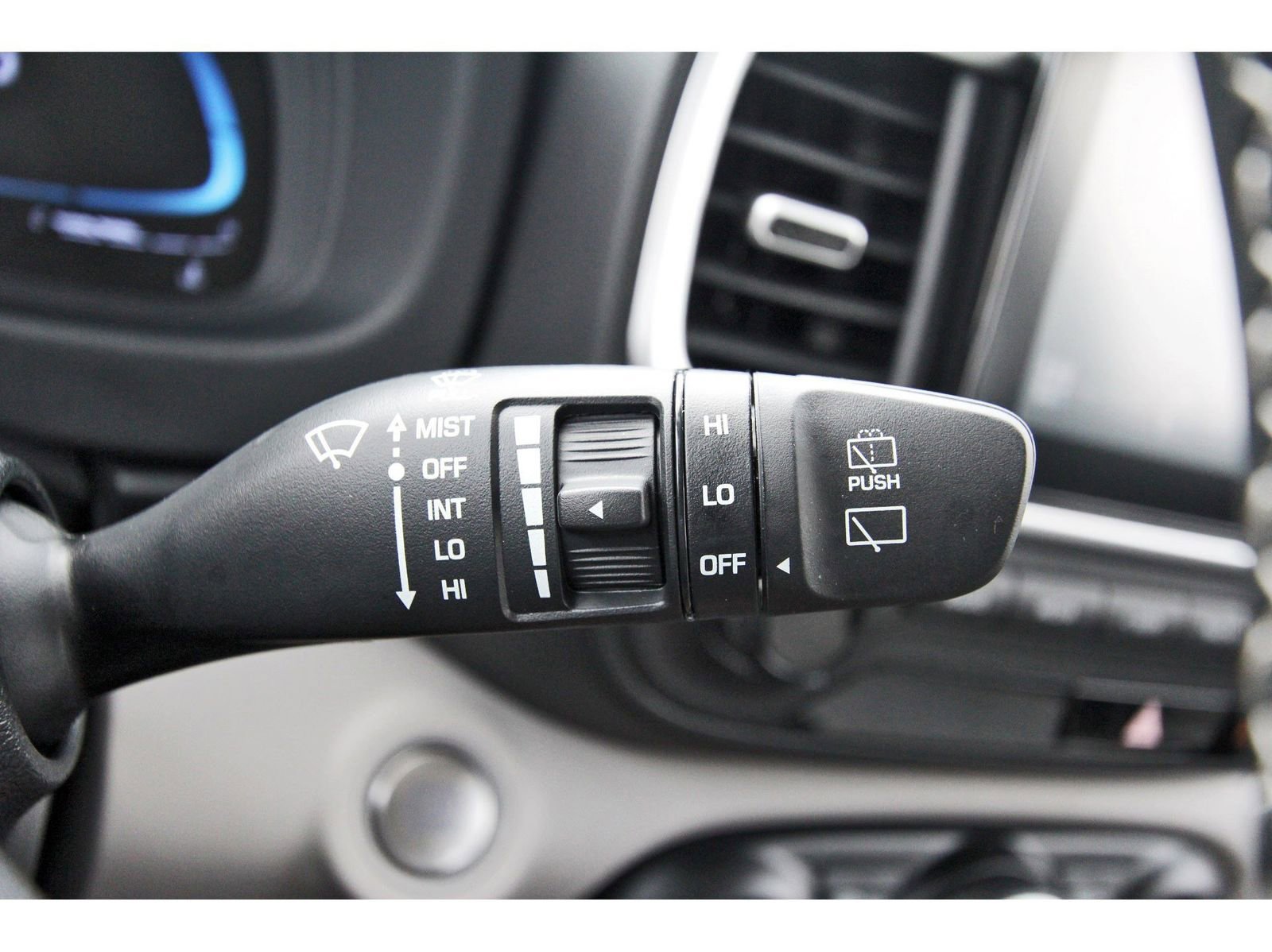 Used 2025 Hyundai Venue SEL FWD image 23