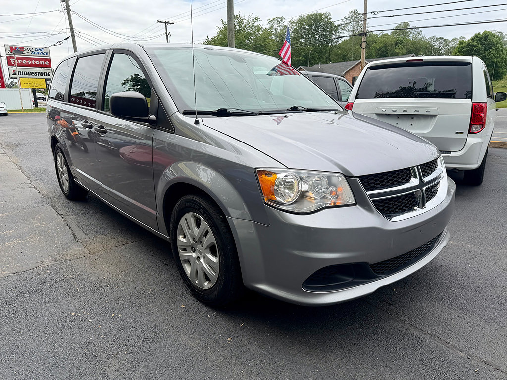 Used 2019 Dodge Grand Caravan SE w/ UConnect Hands-Free Group FWD image 3