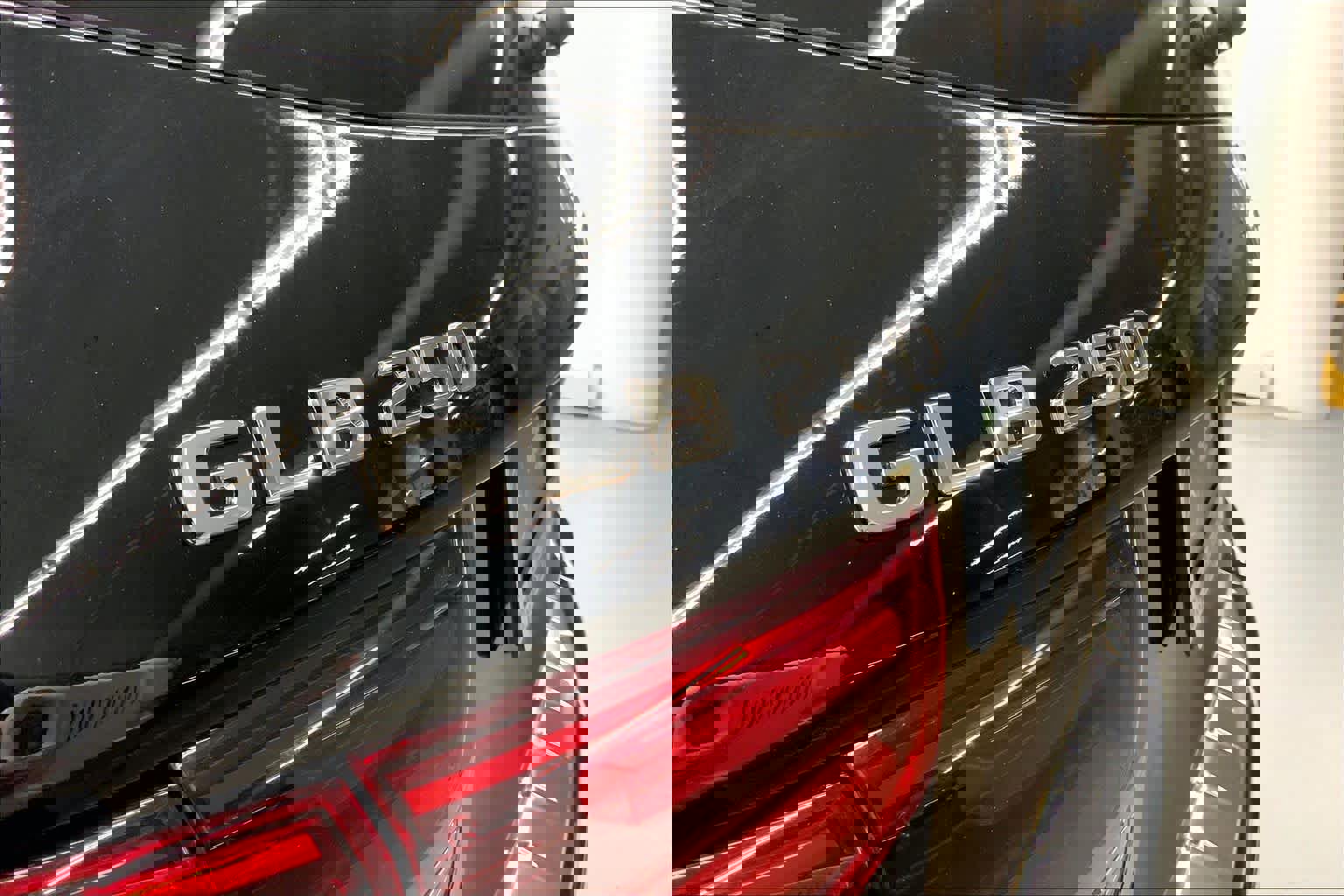 Used 2025 Mercedes-Benz GLB 250 image 14