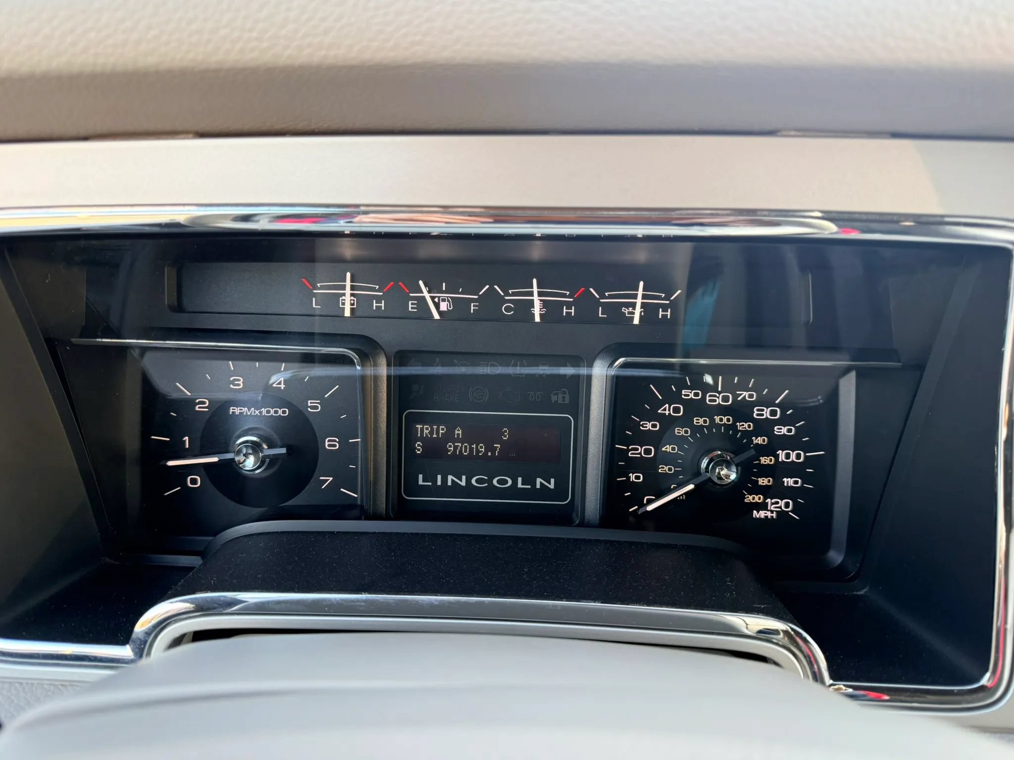 Used 2010 Lincoln Navigator 4WD image 15